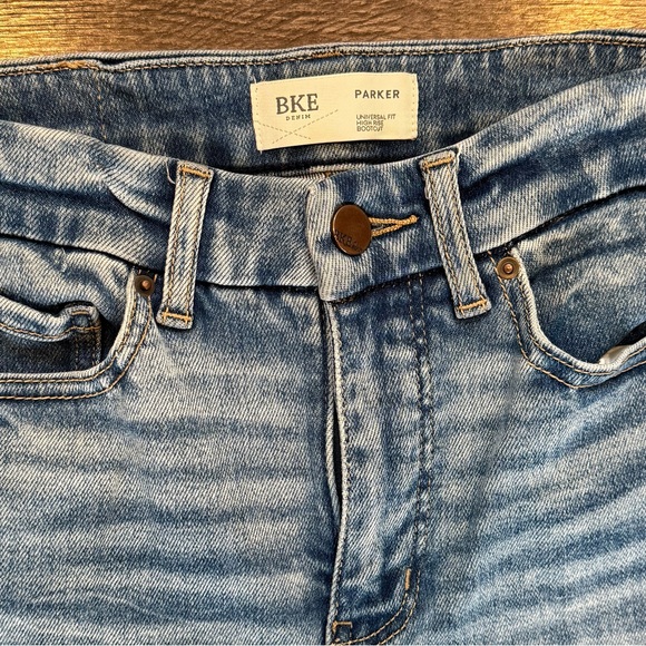 BKE Parker Bootcut Medium Wash Buckle Jeans High Rise Universal Fit 23 x 32 - Picture 2 of 5